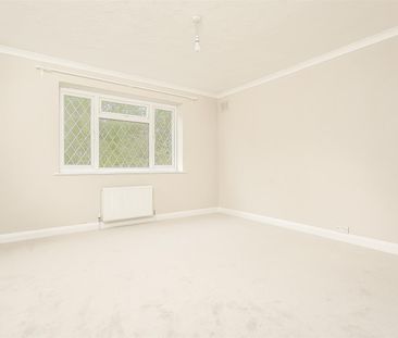 To Let 4 Bed House - Detached - Photo 2