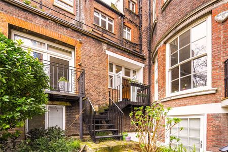 A contemporary split-level apartment located on a well-known street, offering direct entry to the communal garden. - Photo 4