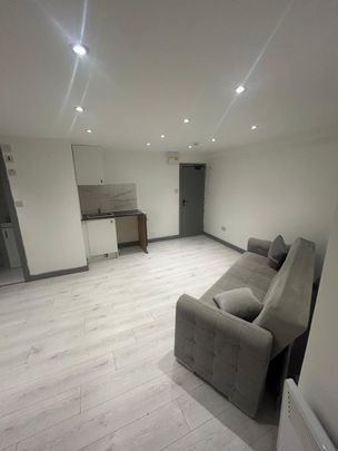 Studio Flat, Howson Road, SE4 - Photo 1