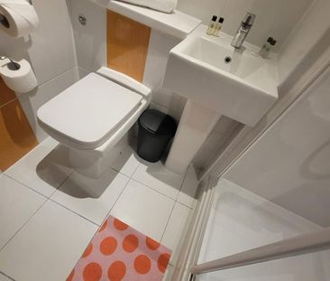 Studio Flat, London Road, CR7 - Photo 2