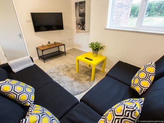 6 Bed Semi-Detached House, Hornby Road, BN2 - Photo 1