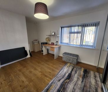 Broom Hall Crescent, Birmingham, B27 7JR - Photo 5