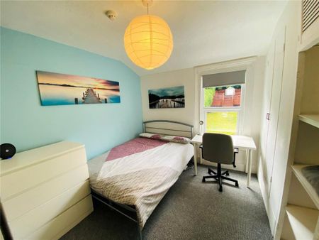 6 bedroom terraced house to rent - Photo 5