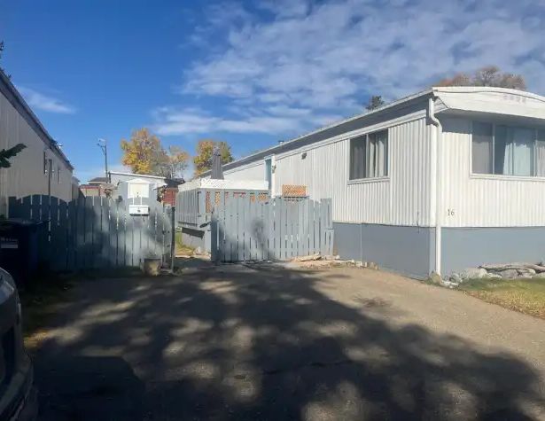Lovely Trailer Home Located in Mustang Acres! | 6834 59 Avenue, Red Deer - Photo 1