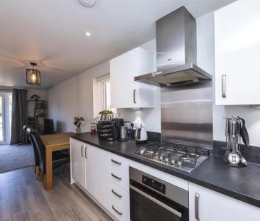 2 bedroom semi-detached house to rent - Photo 5