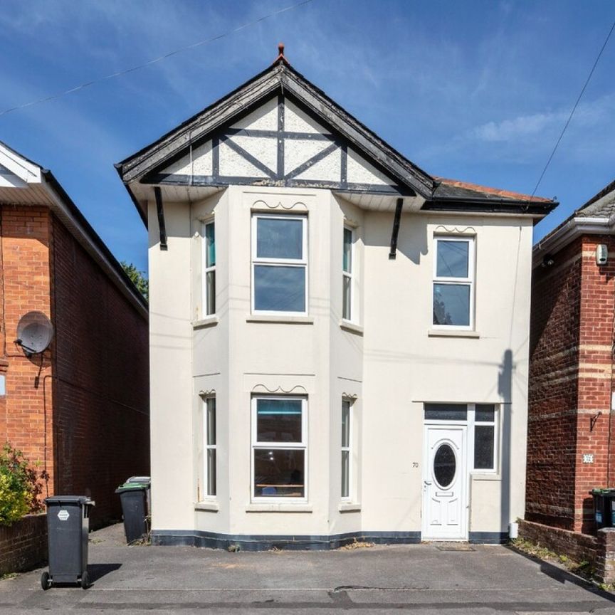 5 Bed Student House on Evelyn Road - Photo 1