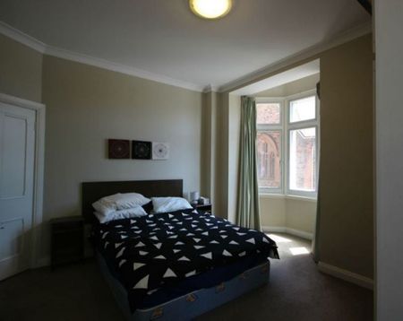 Semi-Furnished City Apartment in Great Location! - Photo 3