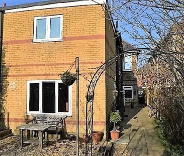 1 bedroom in a house share to rent - Photo 4