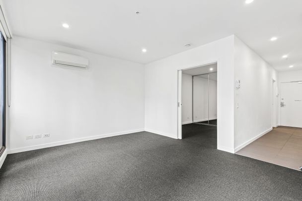 Modern 1-Bedroom Apartment with City Views in Southbank - Photo 1