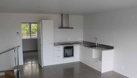 Moden Conveinent Living in Warkworth - Photo 3