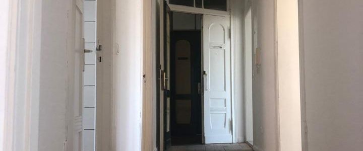 Schöne Altbauwohnung mit Balkon im Jahnschulviertel - Photo 1