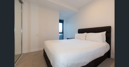 Stylish South Yarra living - Photo 3