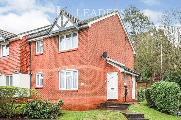 Eyston Drive, Weybridge, KT13 - Photo 1