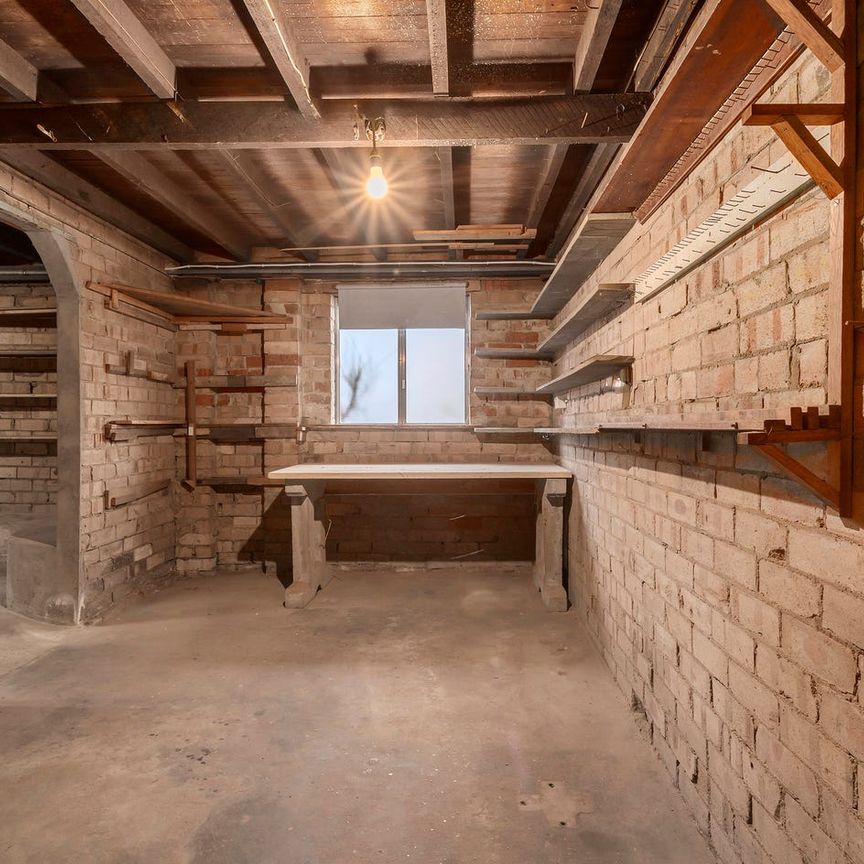 Large 3-Bedroom House with Garage in the Heart of Balmain Village - 3 Month Short Term Lease - Photo 1