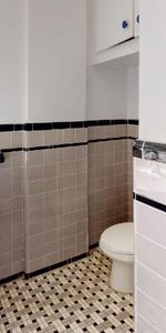 STUDIO SPACIEUX AVEC VUE SUR UN LUXURIANT JARDIN PRIVÉ !! - Photo 3