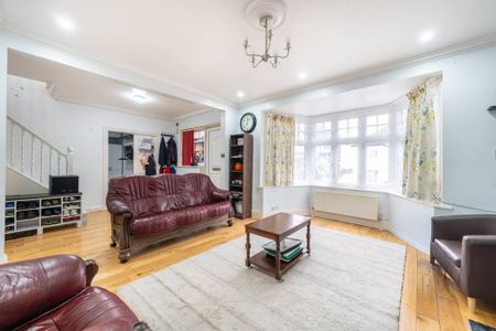 4 bedroom detached house to rent - Photo 2