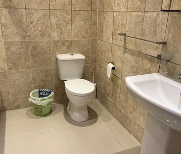 1 Bed Flat, York Road, IG1 - Photo 2