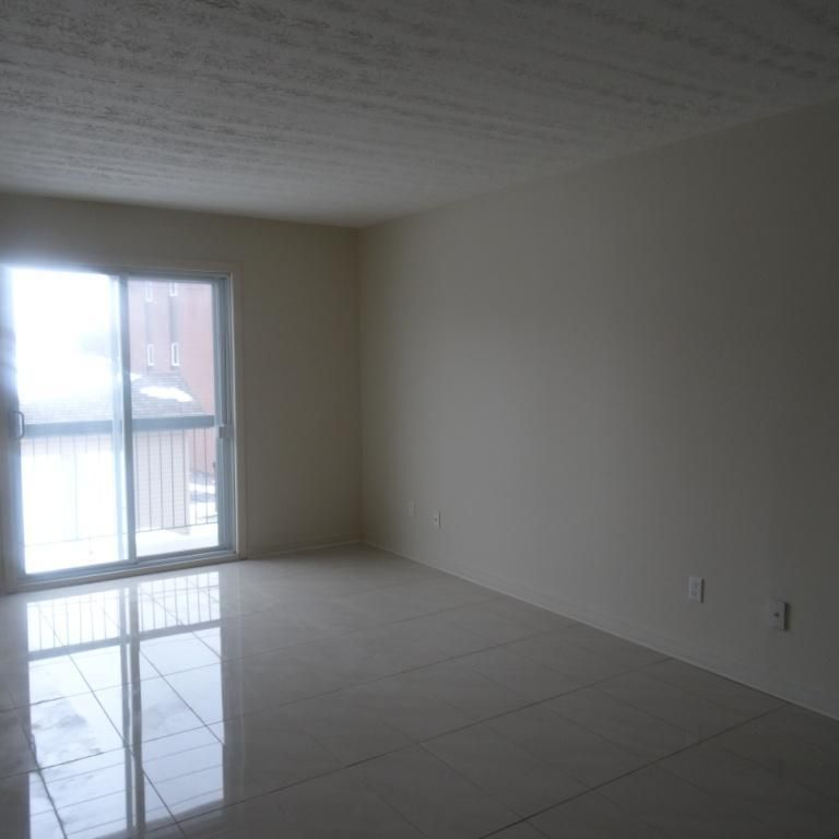 BEAU 4 12 - LIBRE 1er DÉCEMBRE - IMMEUBLE CALME - PRÈS DE TOUS LES SERVICES - Photo 1