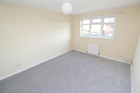 4 bedroom detached house to rent - Photo 3