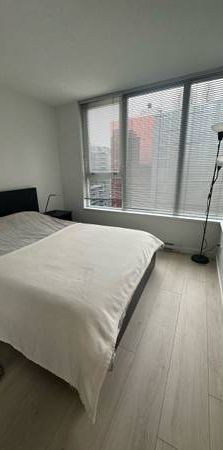 Furnished one bedroom and den apartment in Yaletown - Photo 1