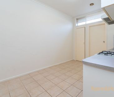 Homely & Light filled Two-Bedroom Unit - Photo 5