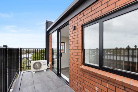 Stunning New 1-Bedroom Apartment for Rent - Photo 5