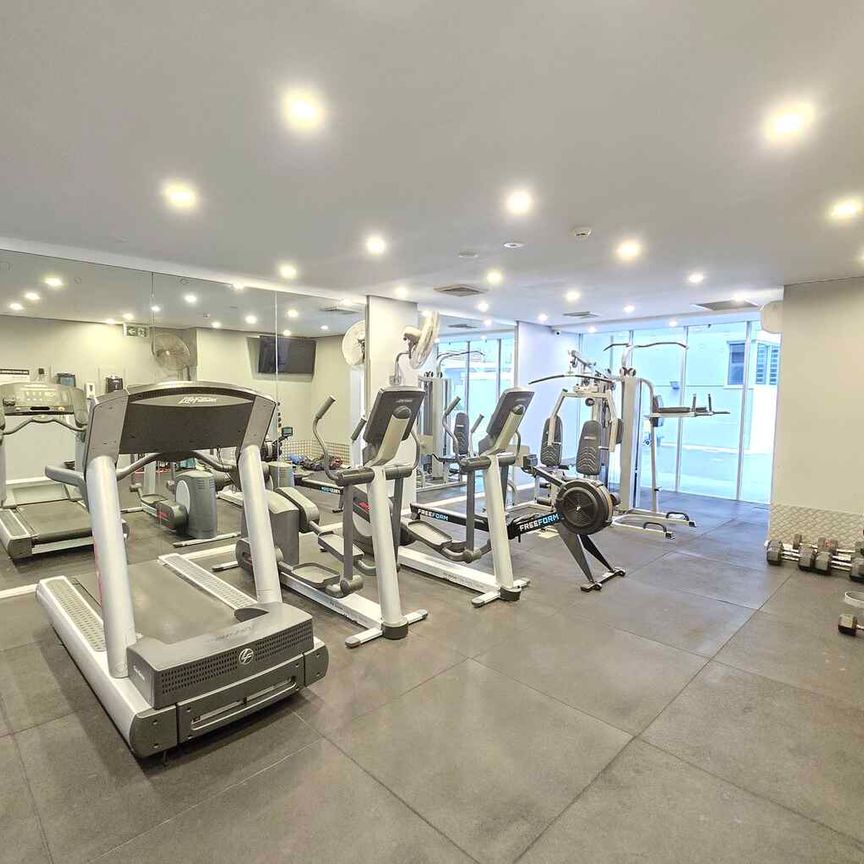 Luxurious 2 beds in heart Of Rosebery - Photo 1