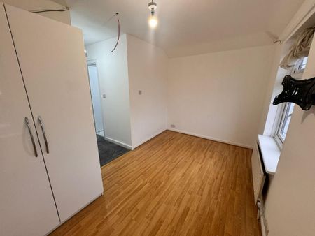 6 bedroom semi-detached house to rent - Photo 5