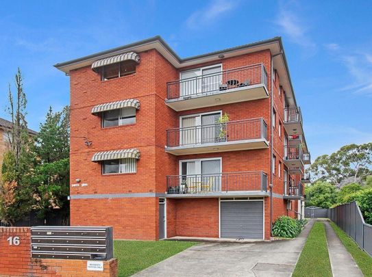 North facing apartment with sunlit balcony - Photo 1