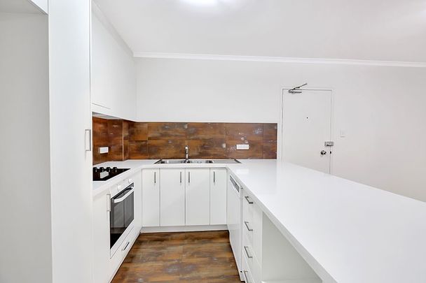 Relaxed easy care LIFESTYLE with superb convenience! - Photo 1