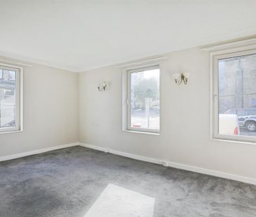 1 bedroom retirement property to rent - Photo 5