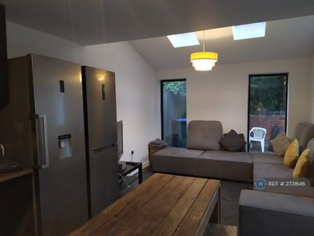 6 bedroom semi-detached house to rent - Photo 3