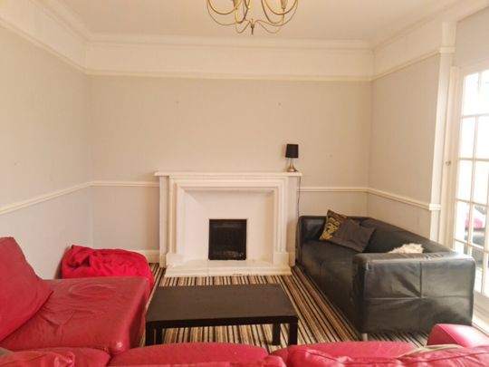 8 Bed Student House in Winton - Photo 1