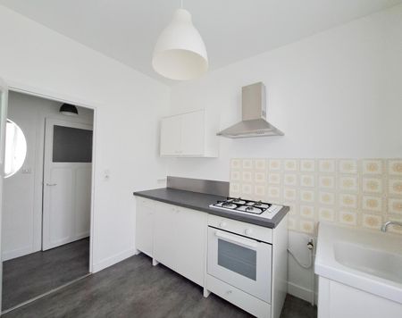 Location Appartement 1 pièce 25m² TOURS 37000 - Photo 2