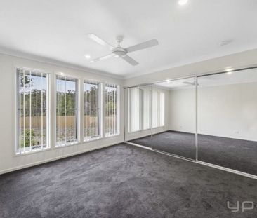 Stylish modern townhouse in resort style complex - Photo 5