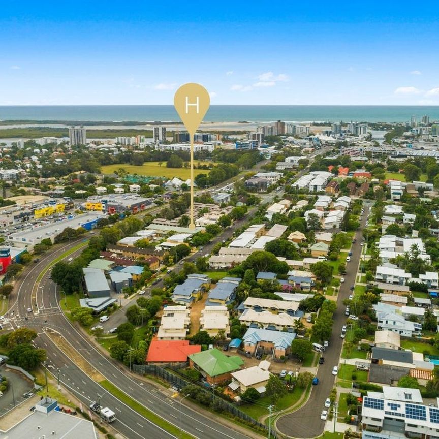 Furnished Townhouse in the Heart of Maroochydore - Rent Will Be $620 Per Week until December 2025 - Photo 1