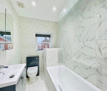 2 Bed Flat, St Johns Hill, SW11 - Photo 5