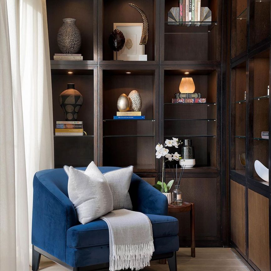 An exceptional four bedroom apartment with parking to rent short term in Kensington W8 - Photo 1