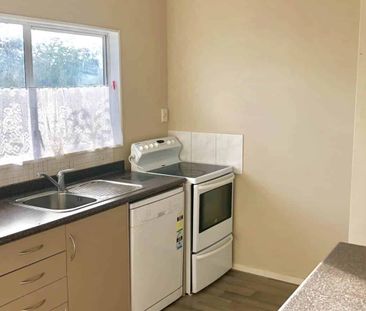 Great Three Bedroom Home, Claridge Street Comm... - Photo 3