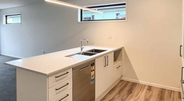New in Millhaven! - Photo 1
