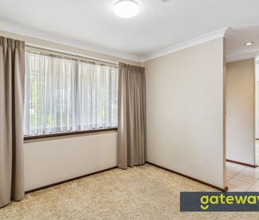 Charming 3 Bedroom Home in a Prime Leeming Location! - Photo 6
