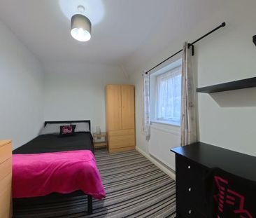 5 bedroom semi-detached house to rent - Photo 5