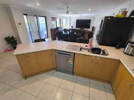 Collingwood Park - Photo 4