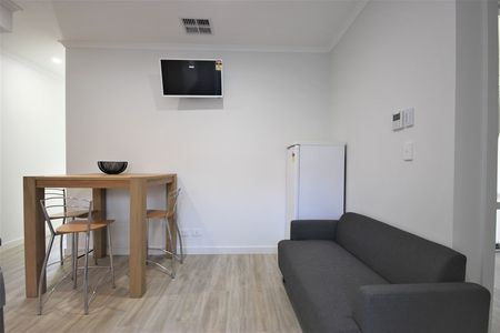 6-bedroom shared house / townhouse, Fifth Street - Photo 2