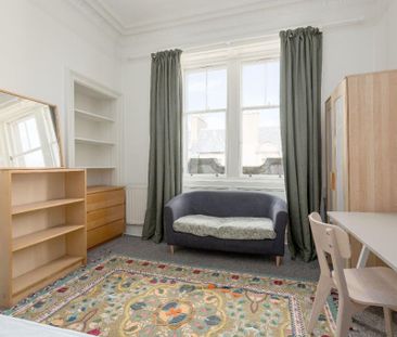 3 bedroom flat to rent - Photo 2