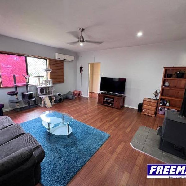 Fabulous Family Home with 9x7.5m shed extra high for mobile home & boat - Photo 1