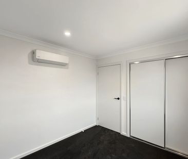 🏡 Brand New 3-Bedroom Townhouse in Thornhill Park - Photo 2