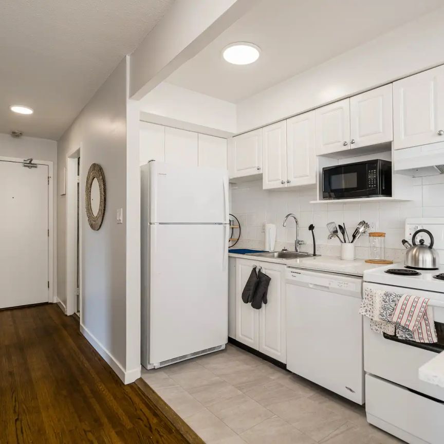 English Bay Tower — 2 Bedroom - Photo 1