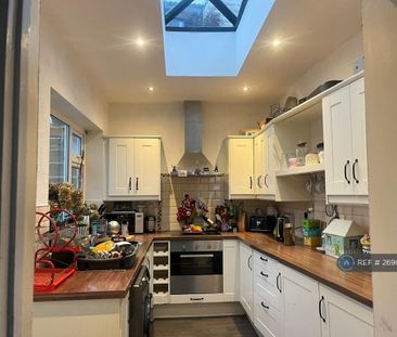 1 bedroom in a house share to rent - Photo 6