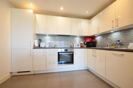 Walsham Court, Perkins Gardens, Ickenham, UB10 - Photo 3